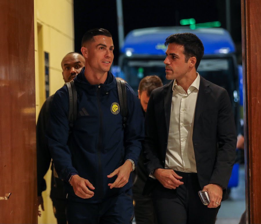 1SMi_'s tweet photo. سيمانو كوتينهو المدير الرياضي الحالي لنادي النصر لعب دور الوسيط في الحوار الذي جمع كريستيانو رونالدو وخورخي جيسوس مساء الثلاثاء

هذا اللقاء كان قبل وصول رئيس الاتحاد البرتغالي بيدرو بروينسا إلى معسكر المنتخب.

@MousaQi https://t.co/9LFqe5Dz13