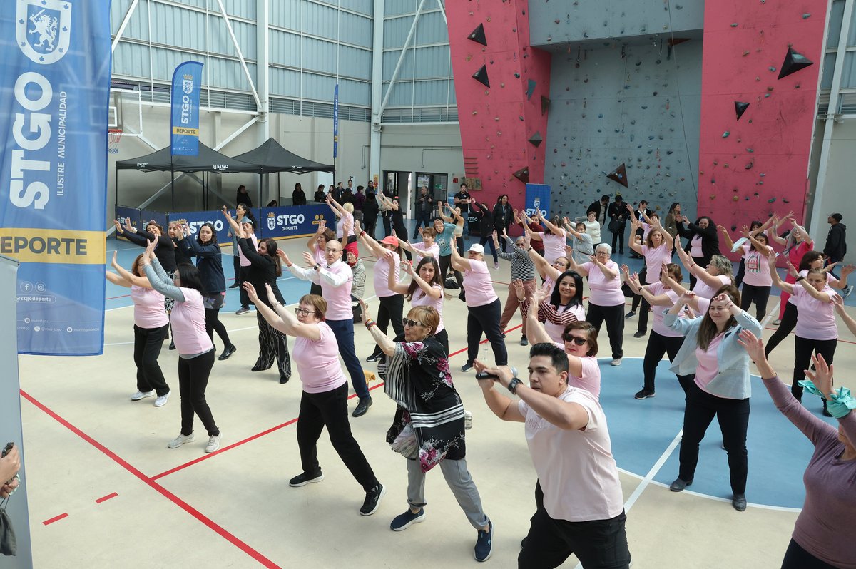 ministeriosalud's tweet photo. Comenzamos #OctubreRosa

Este mes nos recuerda que prevenir y detectar a tiempo puede hacer la diferencia.

Hoy, junto al @MindepChile, damos inicio a las actividades de prevención del cáncer de mama con una jornada que pone el foco en algo que podemos incorporar todos los días: mantenernos activos y cuidar nuestros hábitos.

Este #OctubreRosa, la invitación es a movernos, cuidarnos y no dejar pasar nuestros controles, incluida la mamografía cuando corresponda.