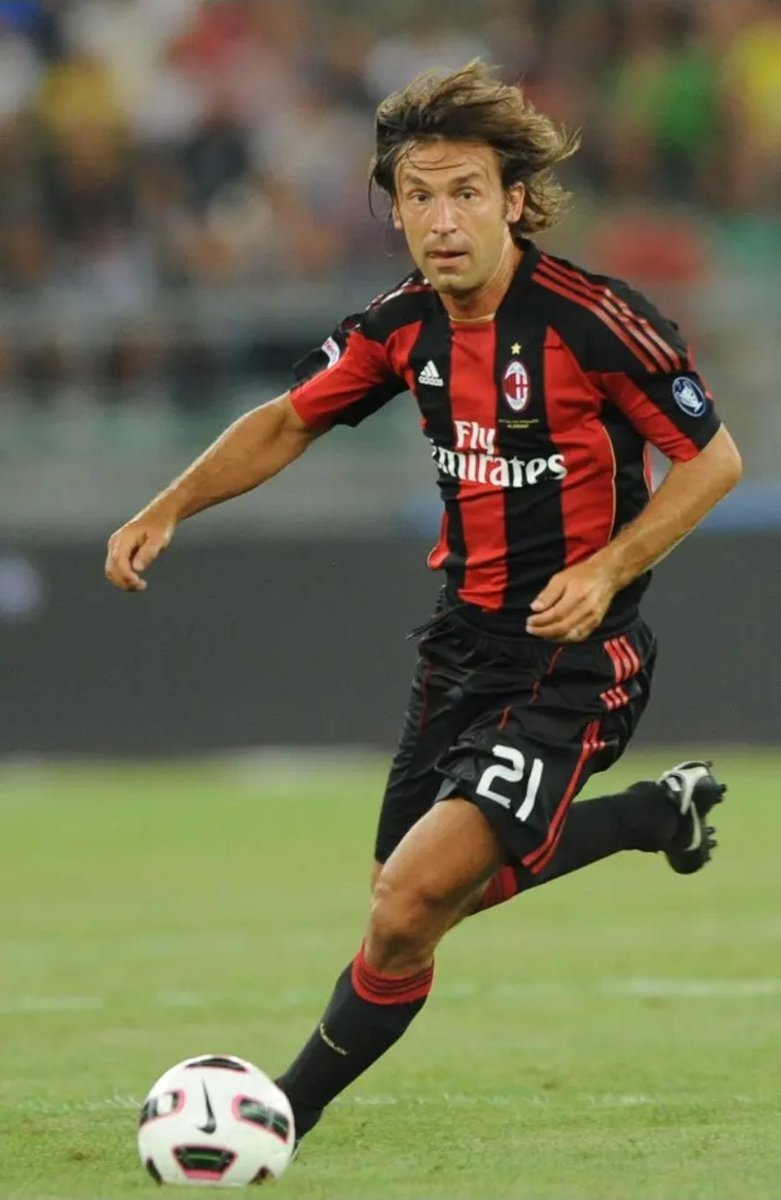 RealisticMilan's tweet photo. If we return to Adidas, I would love the replica of the 2010 jersey! Every detail was a work of art! https://t.co/dcKkKTZDEq