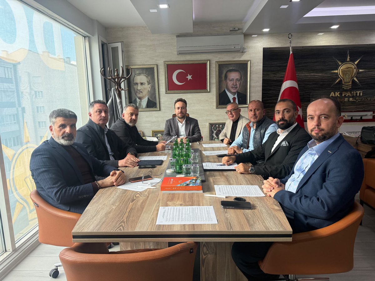 sertunc84's tweet photo. Ekim ayı Tepebaşı Belediye Meclisi Grup Toplantımızı, meclis üyelerimizin katılımıyla gerçekleştirdik.

Toplantımızda meclis gündeminde yer alan konuları ele alarak, Tepebaşı’mızın ihtiyaçları ve hemşehrilerimizin beklentileri üzerine değerlendirme ve istişarelerde bulunduk. https://t.co/Hgs5SbH9ok