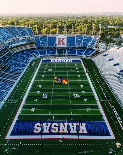 GoMiddle's tweet photo. The Picks are in! @GoMiddle_Matt and @EWGlenn pick the outcome for the @KU_Football game!

https://t.co/1h47QyqWQl https://t.co/tXy44TXOzO