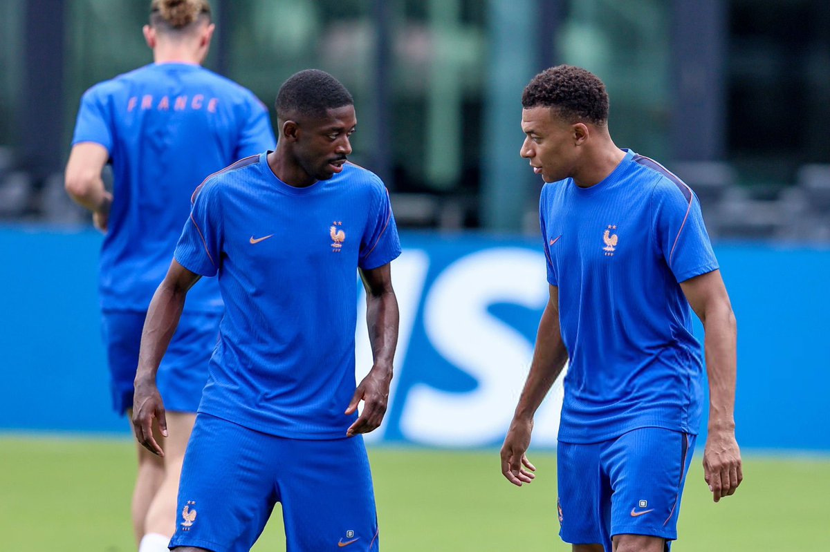 FabrizioRomano's tweet photo. 🚨🇫🇷 Ousmane Dembélé on Mbappé comments: “There’s nothing into it. These are small social media discussions”.

“I’m not into it. I’m 29, I don’t have any time for these things”. https://t.co/CmPXeDkBwn