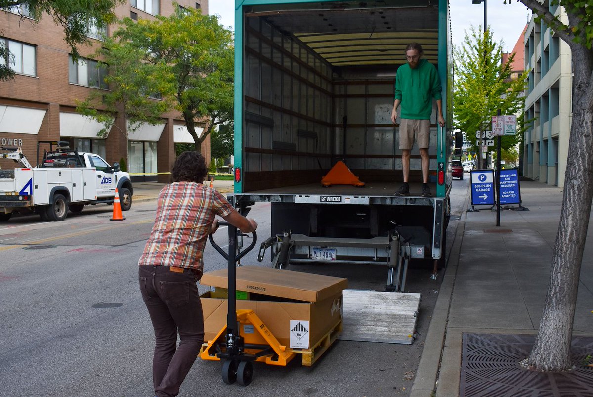 CintiRRH's tweet photo. Red Bike is now a corporate customer! Greater Cincinnati's awesome bike share system is partnering with the Hub to divert its hard-to-recycle materials! If you haven't tried Red Bike yet, there's a link to the app in the comments. Thanks, Red Bike, for protecting our environment! https://t.co/dWl6RK3Wnd