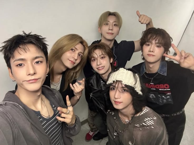 nyzcesumi's tweet photo. day idk of missing ot6 https://t.co/dpKHNRps4e