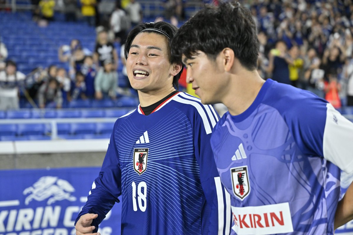 ikinikuishiro's tweet photo. ＃サッカー日本代表 の試合後のペア４枚！
1・2：＃上田綺世 選手と #横浜F・マリノス #谷村海那 選手はストライカー同士、ずっと話していました！
3：＃佐野海舟 選手と #早川友基 選手の #鹿島アントラーズ コンビ！
4：＃田中碧 選手と #鎌田大地 選手のコンビは今シリーズ３試合中３度目！ https://t.co/DVtj6l8iJT