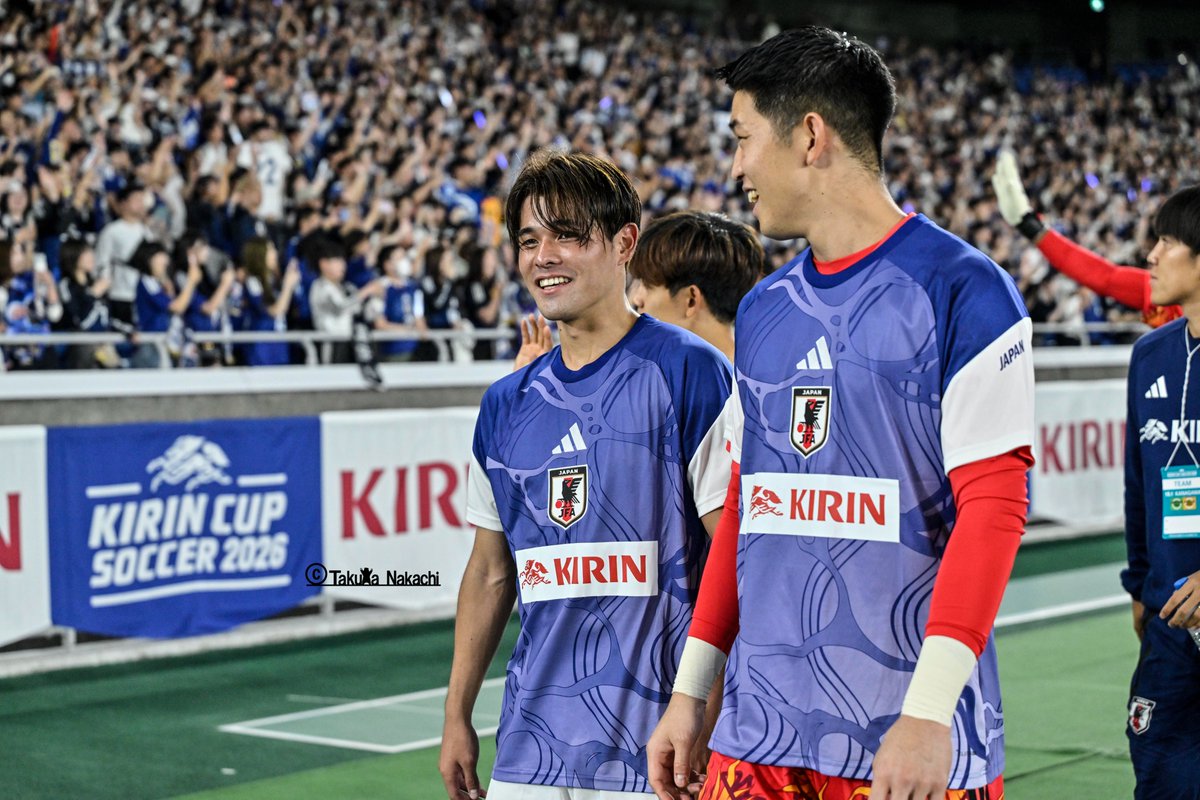 ikinikuishiro's tweet photo. ＃サッカー日本代表 の試合後のペア４枚！
1・2：＃上田綺世 選手と #横浜F・マリノス #谷村海那 選手はストライカー同士、ずっと話していました！
3：＃佐野海舟 選手と #早川友基 選手の #鹿島アントラーズ コンビ！
4：＃田中碧 選手と #鎌田大地 選手のコンビは今シリーズ３試合中３度目！ https://t.co/DVtj6l8iJT