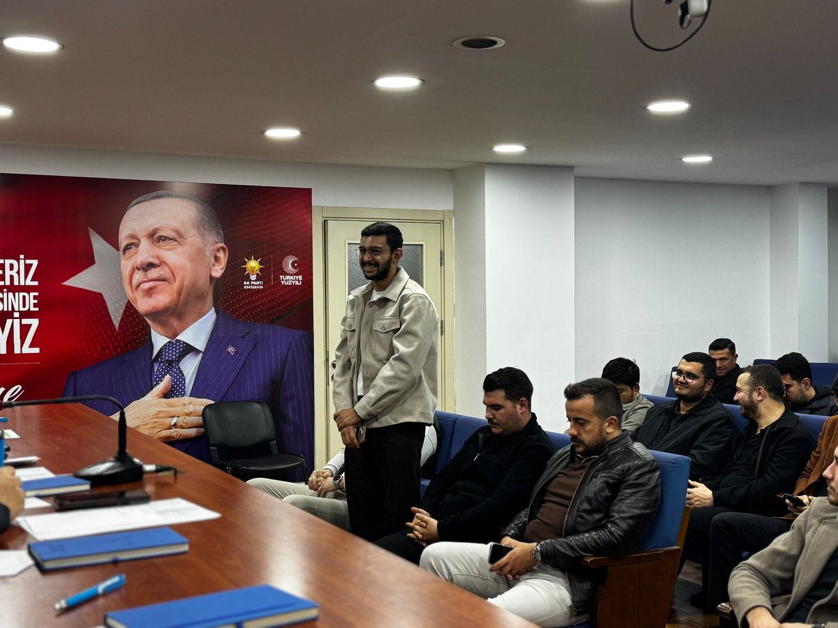 alperennuysal2's tweet photo. 📍Eskişehir

İl Gençlik Kolları Yönetim Kurulu ve İlçe Başkanları toplantımızı gerçekleştirdik; yürüttüğümüz ve yapacağımız çalışmalar üzerine istişarelerde bulunduk. https://t.co/K8tkH7TrA2