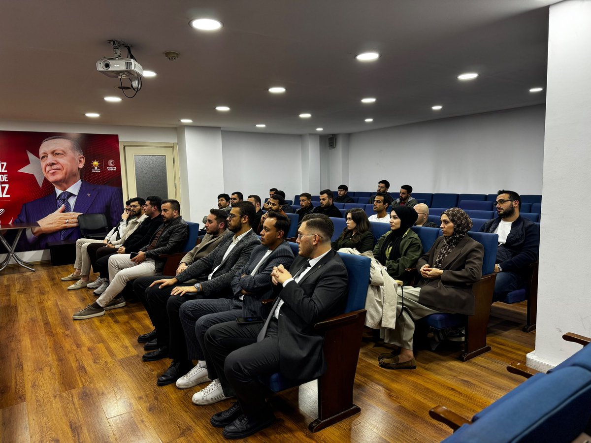 alperennuysal2's tweet photo. 📍Eskişehir

İl Gençlik Kolları Yönetim Kurulu ve İlçe Başkanları toplantımızı gerçekleştirdik; yürüttüğümüz ve yapacağımız çalışmalar üzerine istişarelerde bulunduk. https://t.co/K8tkH7TrA2