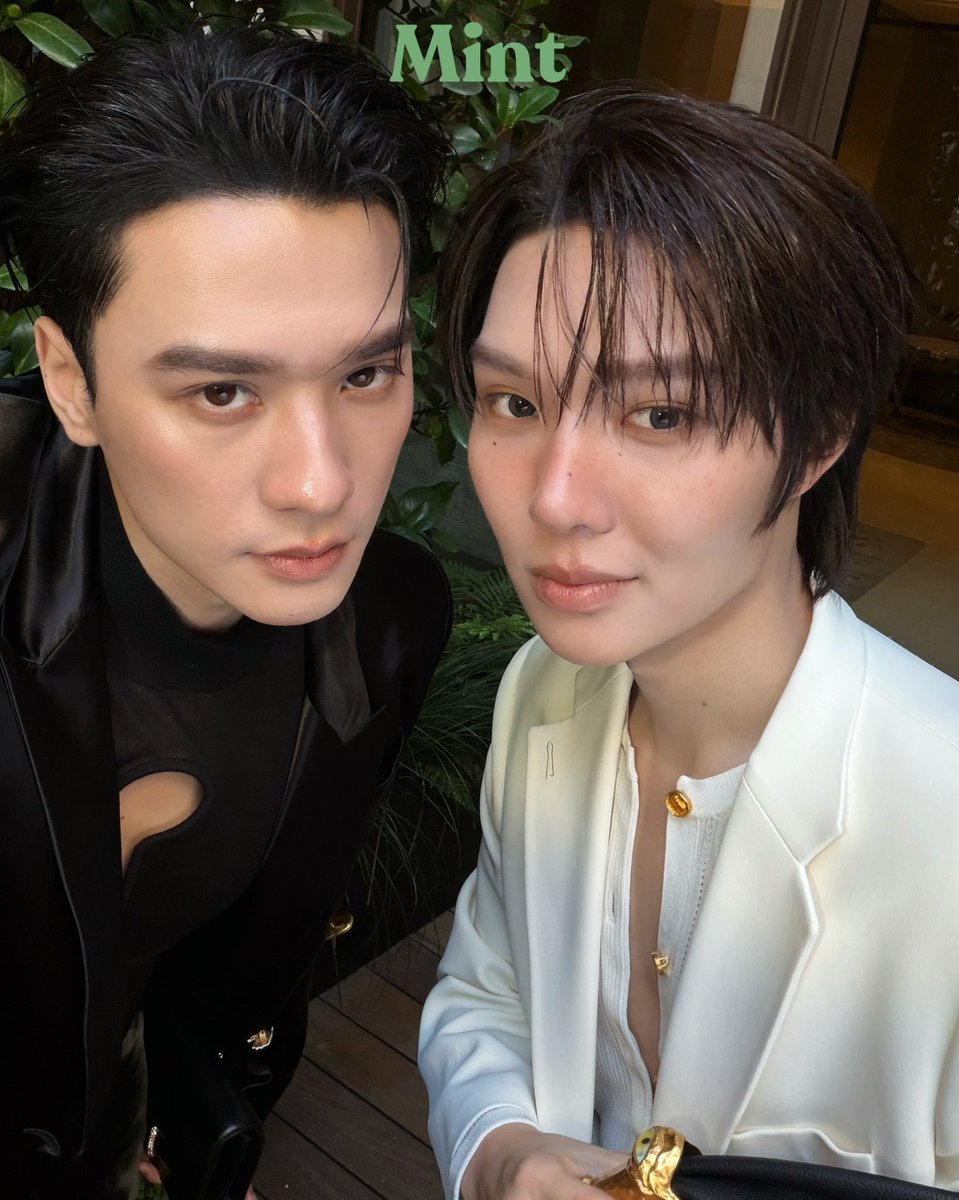 lovelyuhao's tweet photo. the lethal facecards OH MY GOD https://t.co/xH0jdScN5C