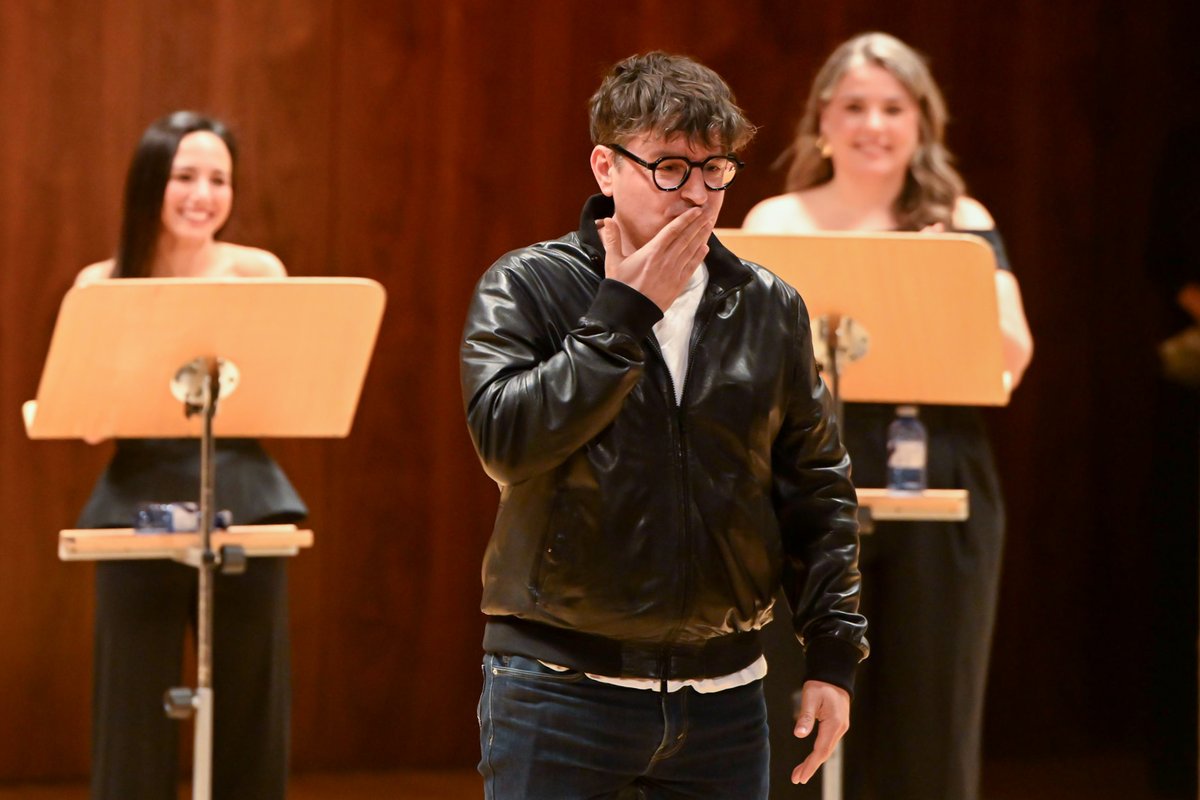 ocnesp's tweet photo. Daniel Huerta dirigía a los cantantes del #CNE @DeliAgundez, Rosa Miranda, Maria Morellà, Elena Sánchez, Fernando Campo, Pedro Llarena y Alfonso Martín y a la actriz Mariel Peralta en este concierto que incluía el estreno absoluto de 'Diana', encargo de la #OCNE a Raúl Torrico. https://t.co/B3mcBge9kF
