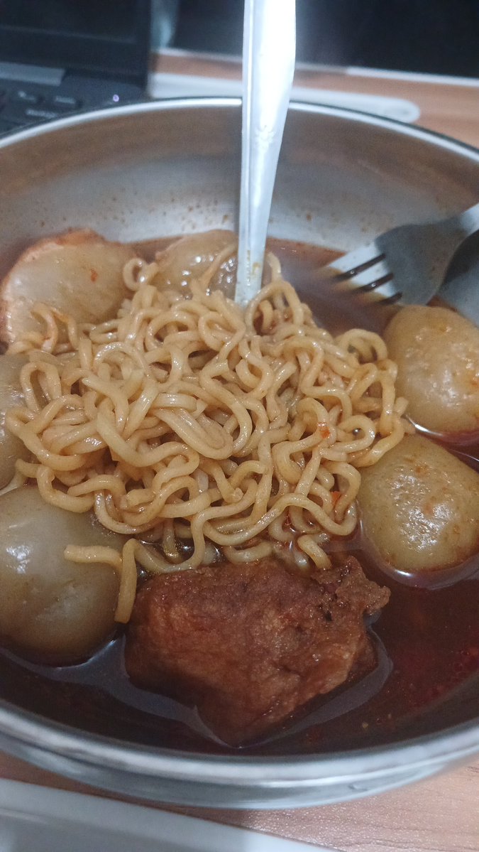 Luckytataa's tweet photo. sumpa ini mantep bet pedesnya coy cuma gue mules skrg😭😭😭😭 https://t.co/C84T7H178W