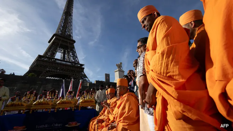 NDTVWorld's tweet photo. Hindu Group BAPS Didn't Ask For Eiffel Women Employees To Be Removed: Probe
https://t.co/KWmuFCH93z https://t.co/WtNImFC7l1