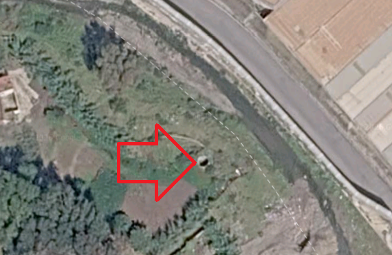 Sahelintel1's tweet photo. ¿Puede alguien conseguir una imagen de mayor definición de este objeto, situado en Marruecos, a 30 metros de las naves industriales de Ceuta?

Creo que es un meteorito.

35.8753166937911, -5.349513156148163
35°52'30.9"N 5°20'58.2"W https://t.co/QbOTBvQn2w