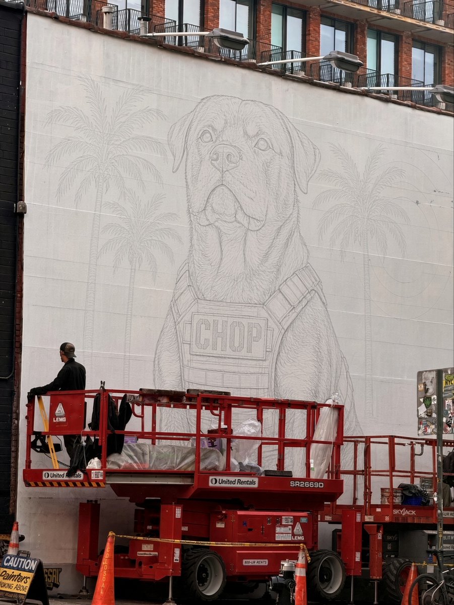 mrc_noxx's tweet photo. Rockstar Games' street marketing campaign has begun! $CHOP? 👀

A giant GTA 6 mural is being painted right now in Brooklyn, New York. 

#GTAVI https://t.co/TfxSiGYc8o