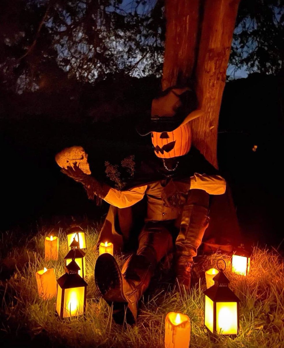 ThisIsRadPod's tweet photo. Radtober never dies 🎃 https://t.co/dgPfJIy4YJ
