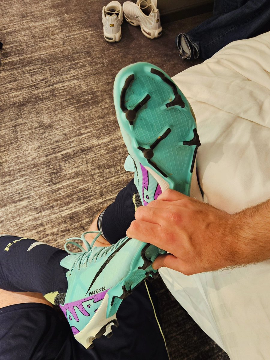 KinkyGuyGermany's tweet photo. Nothing better than #Trampling a #soccerslave with #cleats
😈🥵

#gaysoccer #gaysoccerfetish #gaybdsm #gayslave #gaymaster https://t.co/rFD0T2MkaK