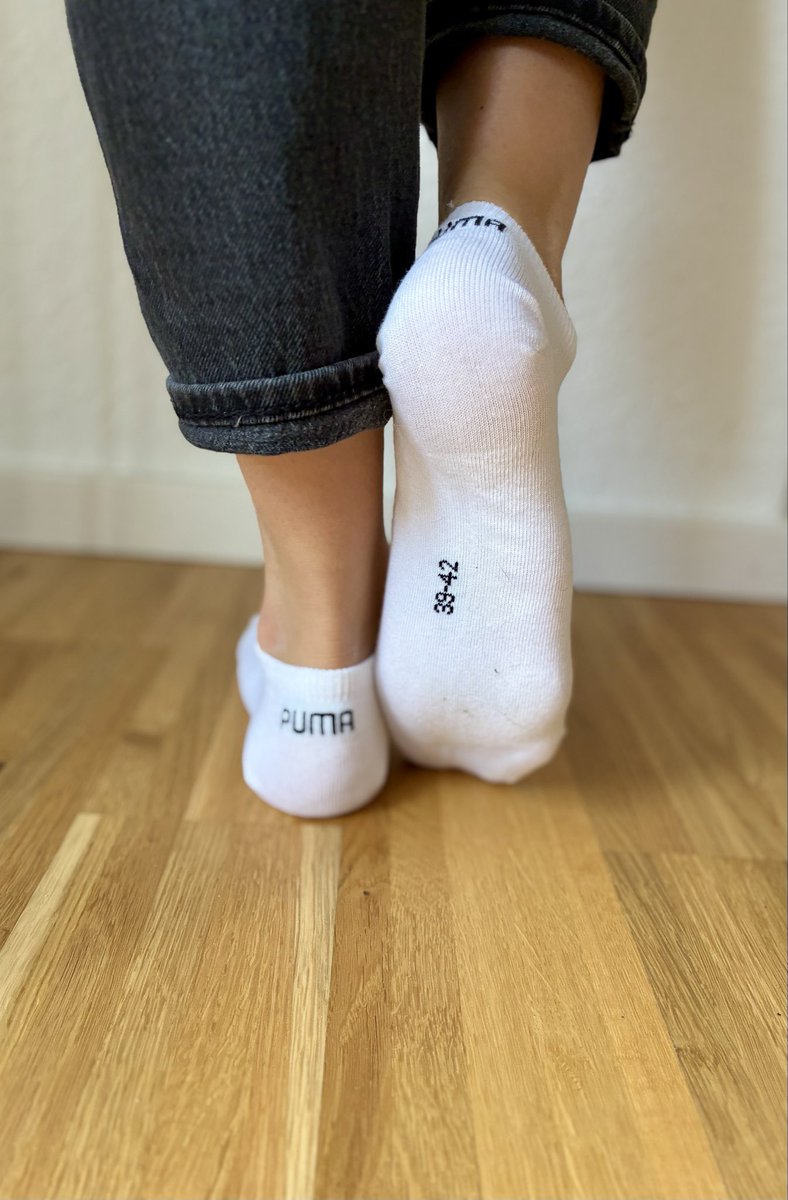 NinaMarie_22's tweet photo. Mein erstes Socken-Foto … 👣😏  Na, welcher Fan wird jetzt schon schwach? 😏💸

@modelssecret_ https://t.co/f037xqzO34
