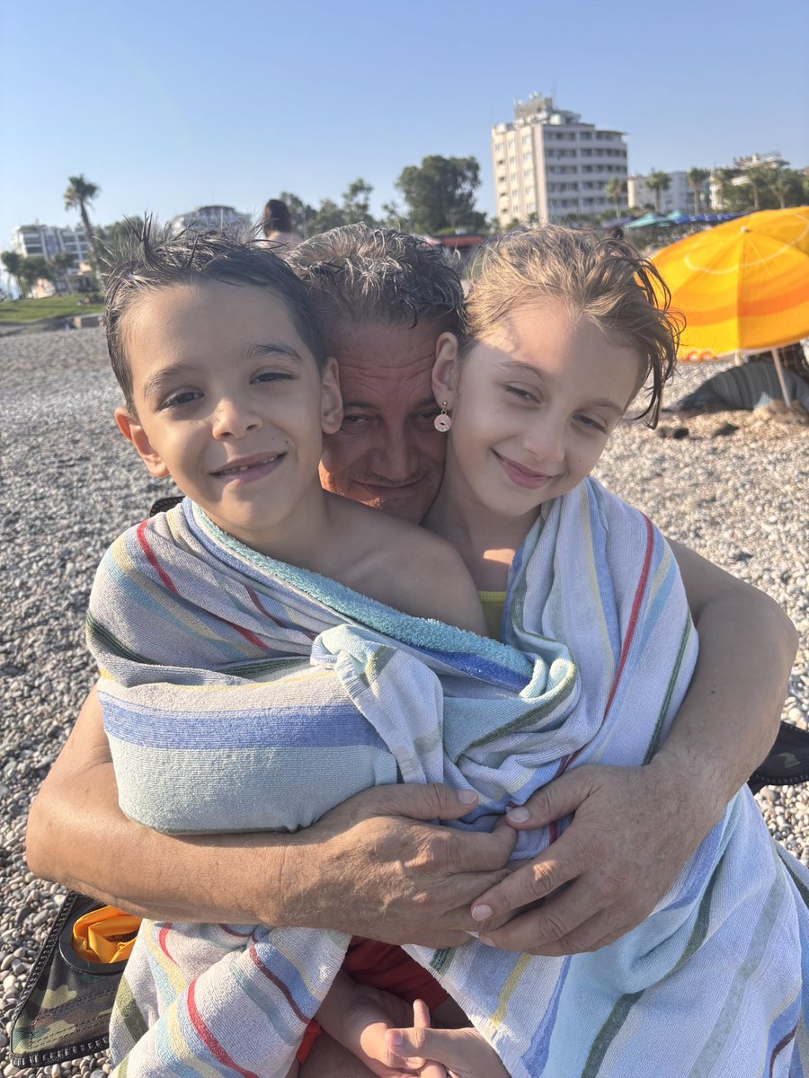 fatmaelifduru's tweet photo. Sayın Vekilim, aile birliği ve sağlık mazeretleri karşılanamayan öğretmenler olarak çözüm bekliyoruz. İl emrinin yerine uygulanabilir bir yol yoksa il emri sağlanmalı. ⚖️ Çözüm eksikliğinin faturası bize kesilmesin. Desteğinizi rica ediyoruz. #TBMMAileleriBirleştir ✉️ @RTErdogan @Yusuf__Tekin @senolsunat @yilmazbuyukaydn @drmadiguzel