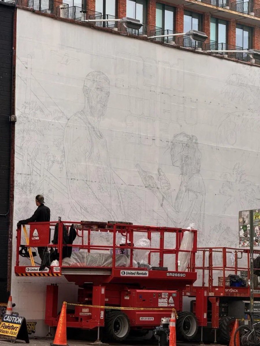 PortalViciados's tweet photo. Estão pintando um mural oficial de GTA 6 em Nova York! 🔥🔥🔥 https://t.co/uWF7aHG6AT