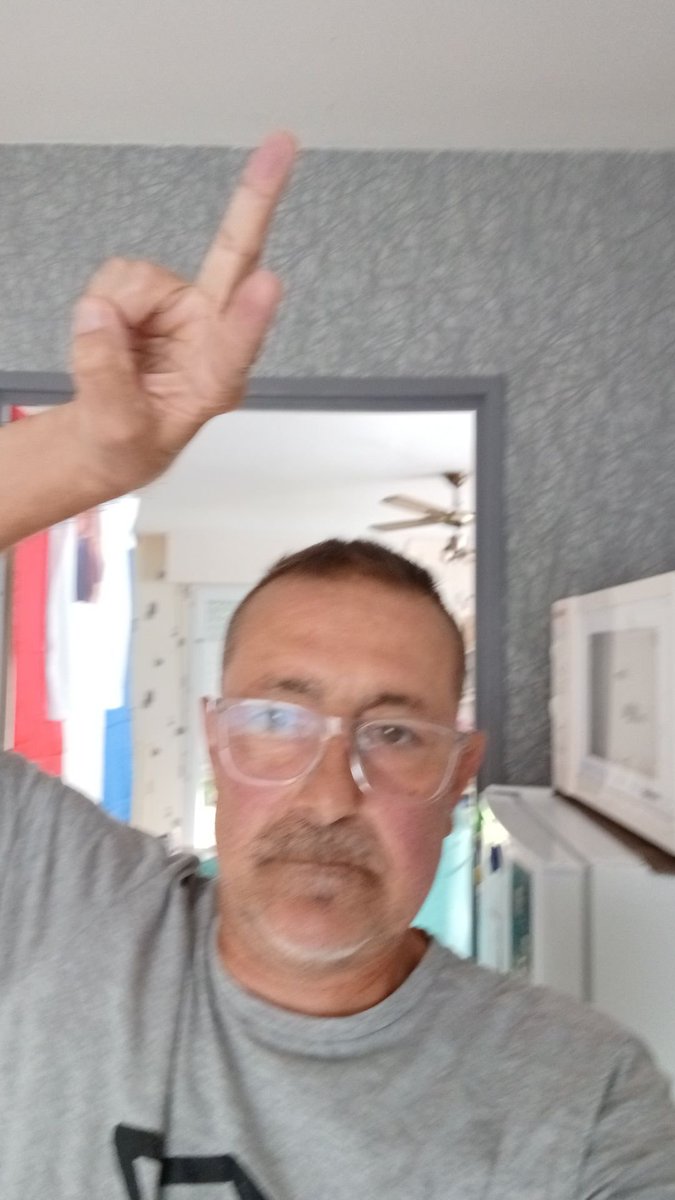 philcoy62's tweet photo. @AnitaNenax Salut j'espère que tu vas bien, je m'appelle Philippe coillot, Aix-noulette dans le Pas-de-Calais près de Lens (club de football),je travaille et je vis seul avec mon chien dans une petite maison dans un village...voilà https://t.co/pKduaElaO5