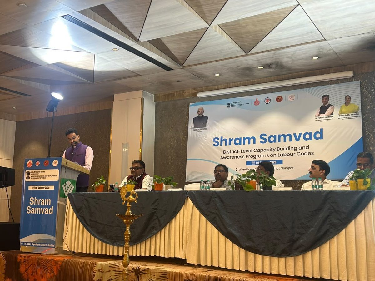 LabourMinistry's tweet photo. @mansukhmandviya @ShobhaBJP @PIB_India @mygovindia The sessions encouraged discussions on key provisions of the Labour Codes, addressed queries and facilitated an exchange of views on their implementation. https://t.co/84T5hmzdeH
