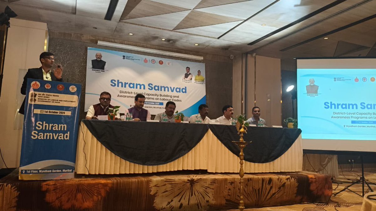 LabourMinistry's tweet photo. @mansukhmandviya @ShobhaBJP @PIB_India @mygovindia The sessions encouraged discussions on key provisions of the Labour Codes, addressed queries and facilitated an exchange of views on their implementation. https://t.co/84T5hmzdeH