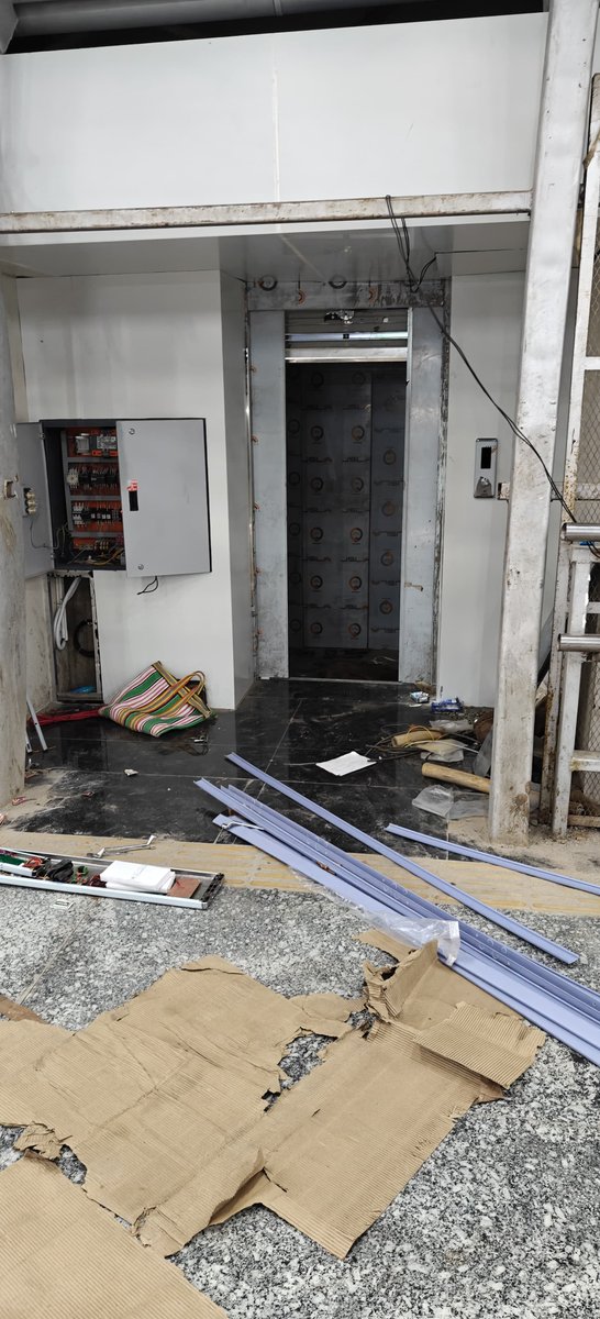 dalkhola45's tweet photo. 🚨 Dalkhola Railway Station Lift Update

The promised deadline of 30 September 2026 has passed, but the lift work is still incomplete.

With Durga Puja just around the corner and passenger footfall expected to rise, this delay is concerning.@drm_kir

Image credit - @furqan4hmad https://t.co/lV8hLBRqZR