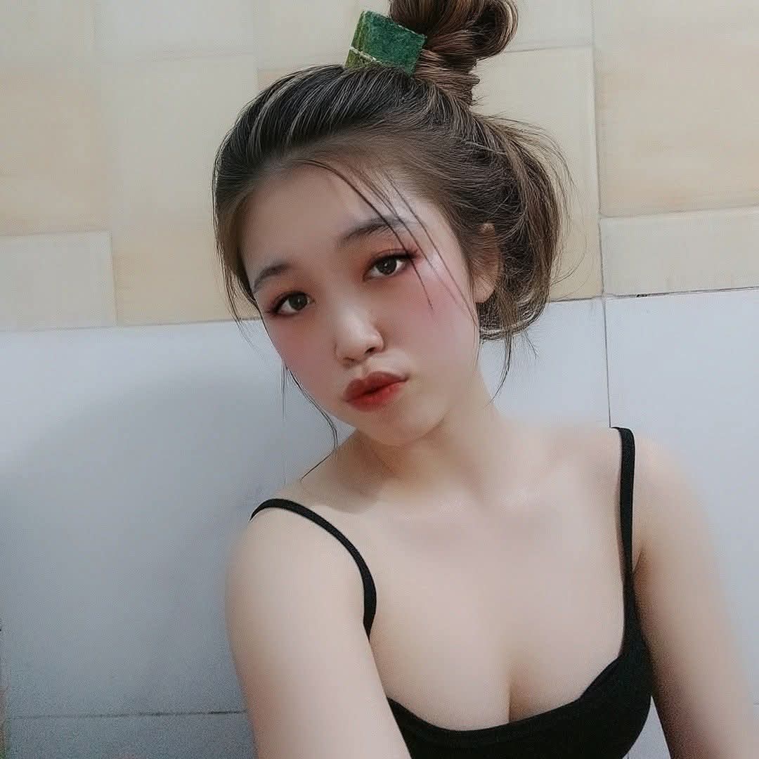 ysxwzz0's tweet photo. mai lên kèo đi đụ không ạ , mai em off làm nà, cmt e ib riêng nha https://t.co/0xO98FPCmn