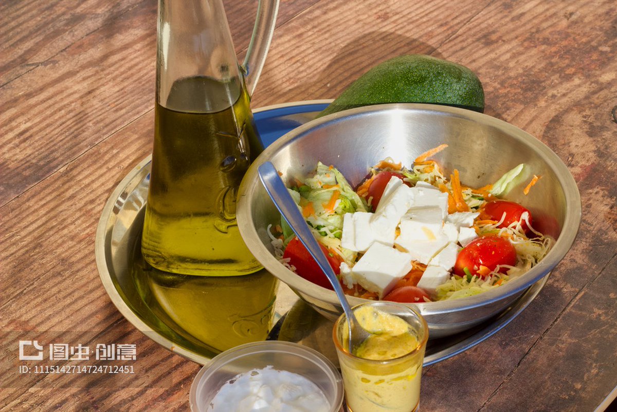 TamekaLang0ic's tweet photo. [Hoy almorcé una ensalada fresca con aguacate, tomate cherry y queso fío. Ligera y deliciosa, ideal para un día cálido!] https://t.co/waPQvufxF7