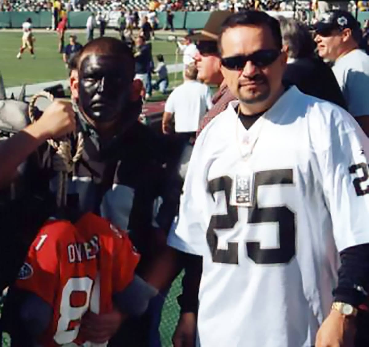 Tmraider's tweet photo. @ChefRaiderFL @oscarrobinsons @Raiders @denniss9117 @blitzchk @AmyTrask @MicahelMartinez @Angelrdz66 @esgardopinedo1 @MrMiles02569390 @Karlton41833749 @Wehrl @BlackFoxRaider @RaiderStoney @raidersl8ergirl @calamaris21 Happy #ThrowbackThursday all. https://t.co/qxo7BfB06U