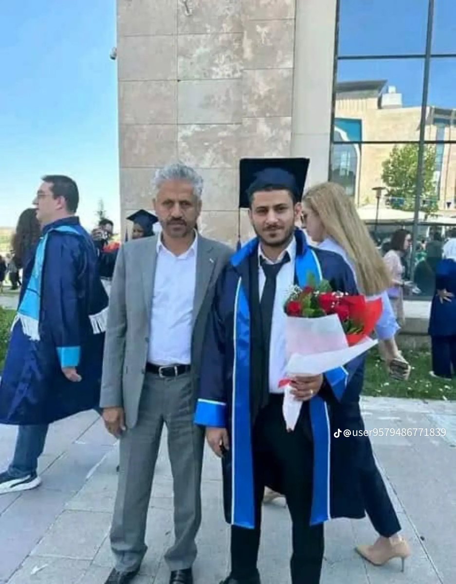fareedaldwel's tweet photo. الاخوانجي الاصلاحي التكفيري الشيخ حمود المخلافي يحتفل بتخرج ابنه حذيفة  في تركيا ..!
مو شاشقي وشنديلك 
مو شنكرك😁
#تخاذل_حكومه_الاخوان https://t.co/mImqSzX36r