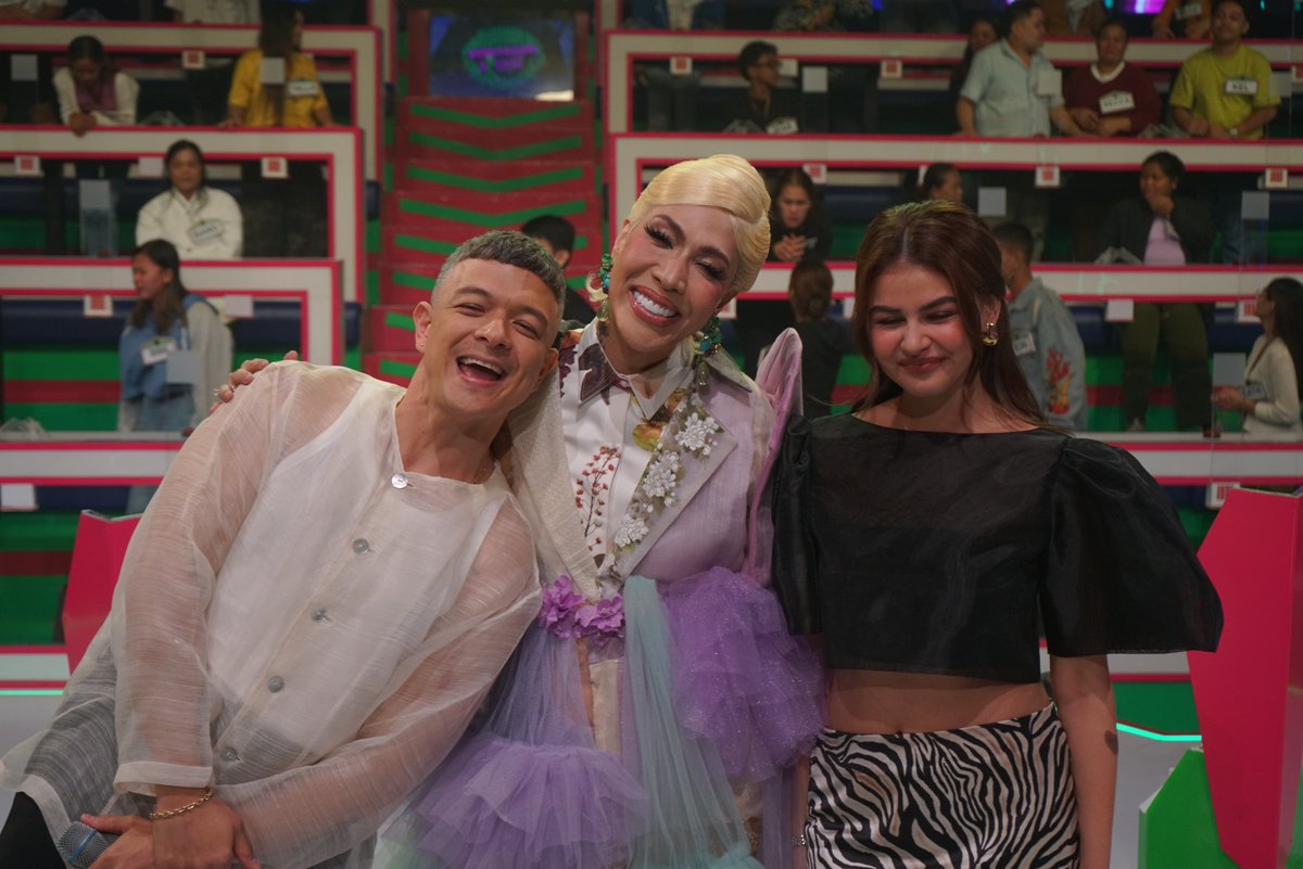 everybodysingph's tweet photo. Thank you so much, Everybody! kita-kits bukas para sa LAST NIGHT ng EVERYBODY, SING! 🎤🎶
#EverybodySingBaseco
📅Saturday & Sunday | 8:30pm
📺ALLTV2, TV5, A2Z, Kapamilya Channel, Kapamilya Online Live, iWant, and TFC https://t.co/PnmzhsRjRL