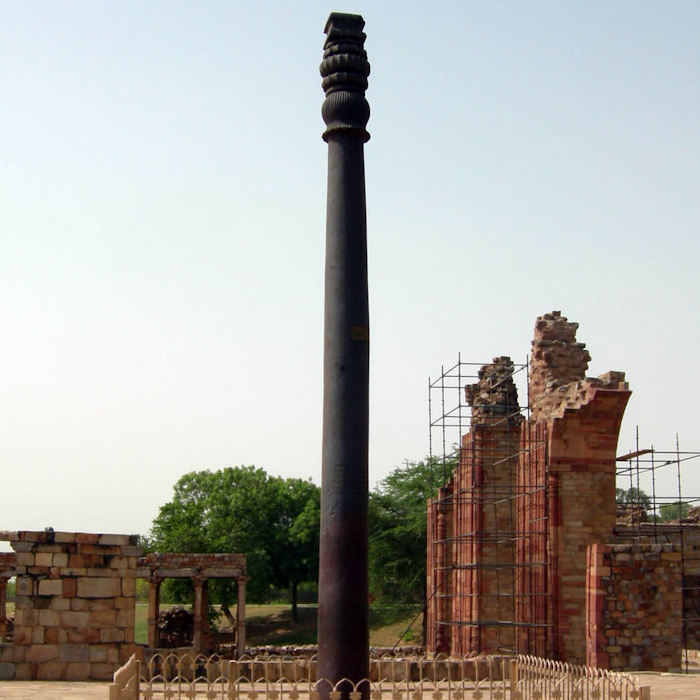AMAZlNGNATURE's tweet photo. This 1,600-year-old iron pillar is still standing with remarkably little corrosion

Forged during the Gupta period in India, the Delhi Iron Pillar has survived for centuries thanks in part to its phosphorus-rich iron and naturally formed protective surface layer https://t.co/sJY5xvBd7k