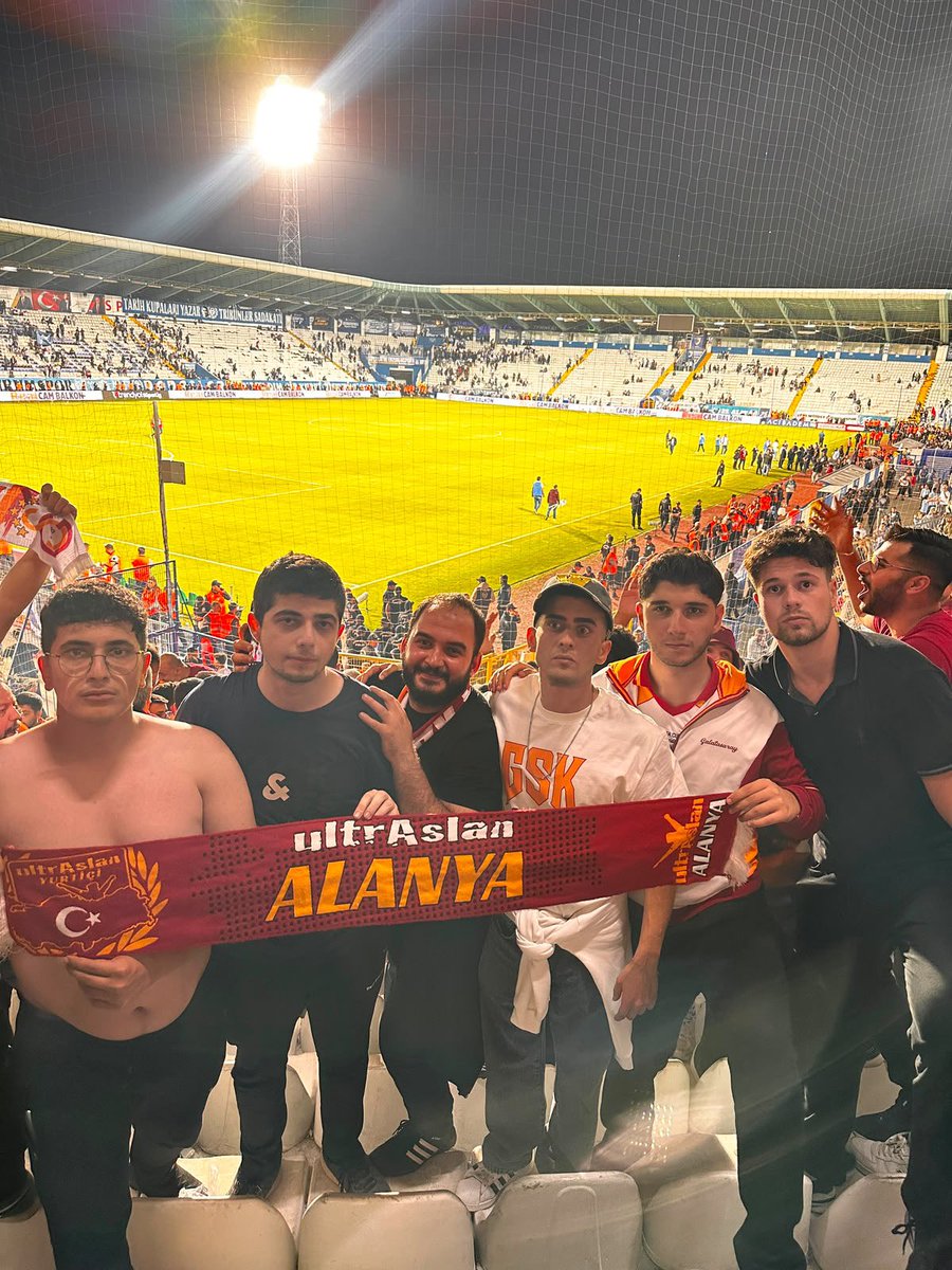uA_Alanya's tweet photo. BİZİM AŞKIMIZ CİMBOMA!

Kimimiz statta kimimiz mekanda ultrAslan Alanya hep yanında!
Galatasaray’ımızın Erzurum maçını hep beraber izledik.

#uAAlanya #uAYurtiçi https://t.co/iCbBq5IzrD