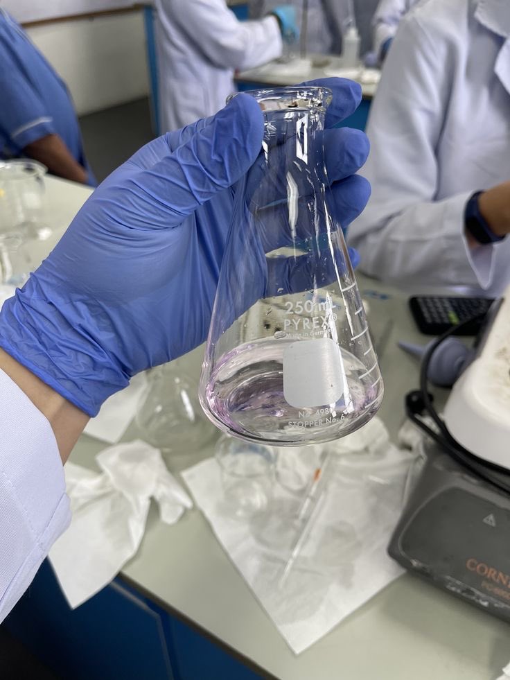 ChemicalE97's tweet photo. نطالب بالتوظيف المباشر لخريجي فني علوم المختبرات والاستفادة من الكفاءات الوطنية الموجودة بدل استمرار سنوات الانتظار والبحث عن فرص خارج التخصص.
#توظيف_فنيات_المختبر 
@hakeem_63
@Labour_OMAN 
@EduGovOman
@MAFWR_Om https://t.co/jnhXukUGuL