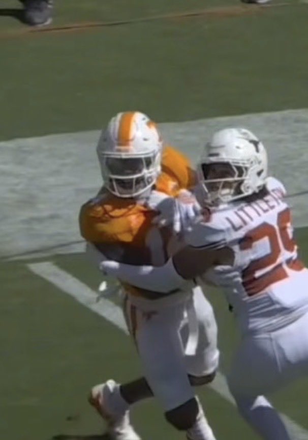 anavolic's tweet photo. I’m still trying to understand in what universe this is not pass interference. https://t.co/7og9nh7rJA