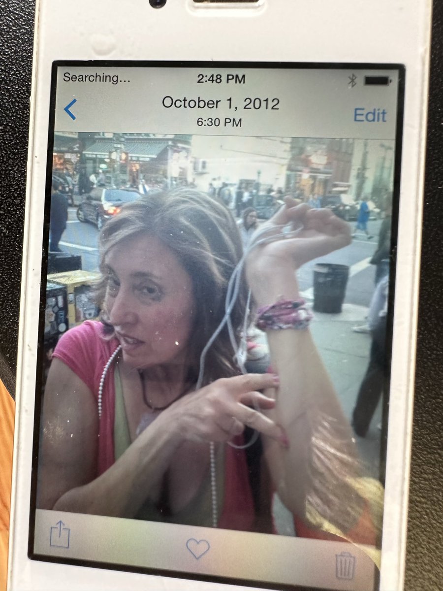vegansuz's tweet photo. Putin kidnapped Evan Gershkovich .Under  Mayor Bloomberg aka baby Putin I was too be kidnapped false arrested Saturday 4pm if I didn’t  drop charges 1 way attack of me a patient hole punched in my retina 10/1/12 at Dr Fagelman office +more crimes=0 crimes https://t.co/jUu4mJz94O https://t.co/DCyooPDzzs