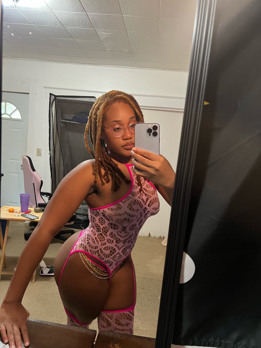 winsrio's tweet photo. Shape so good 🥵 https://t.co/X95bT14EPJ