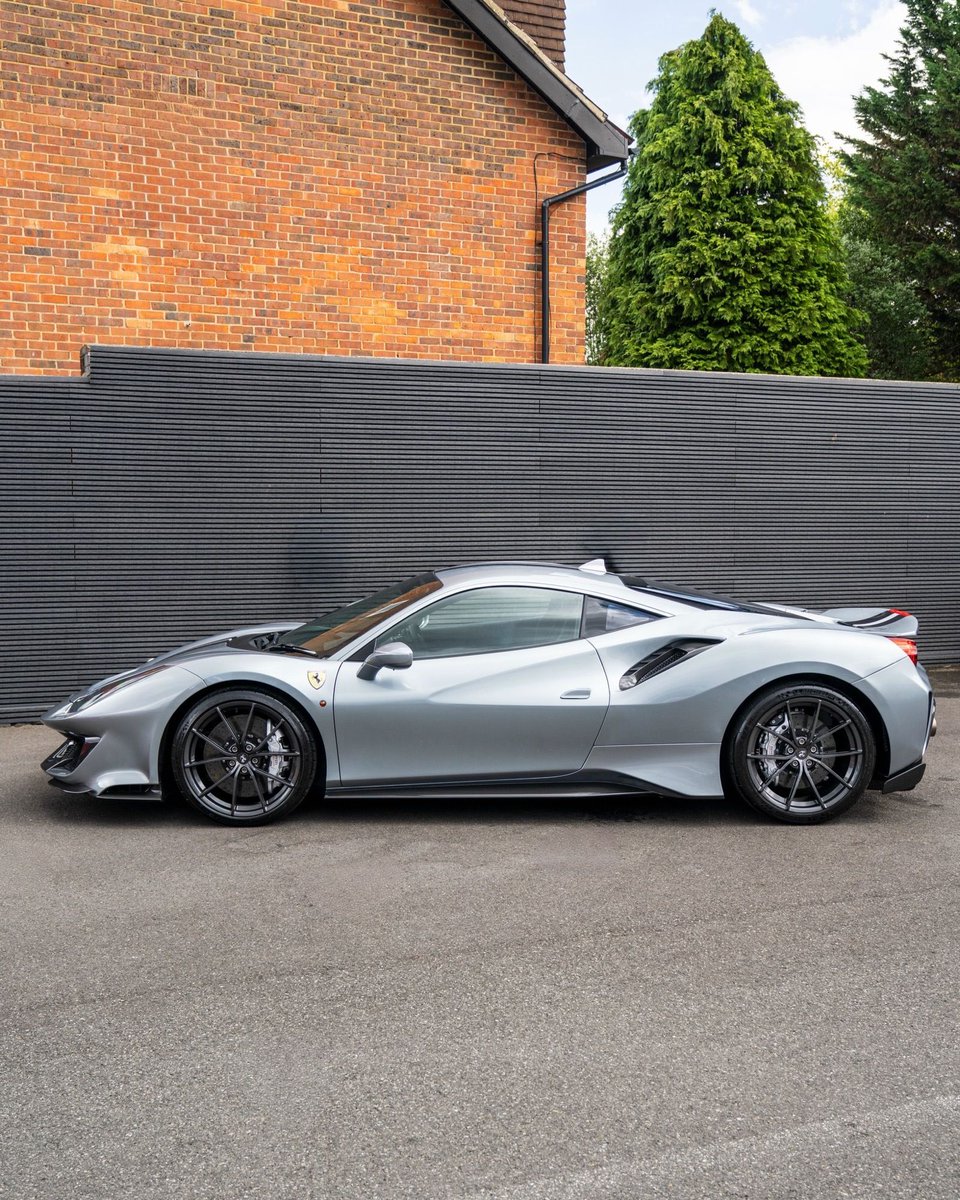 TheAutoHub's tweet photo. Ferrari 488 Pista https://t.co/5lrXoykyzg