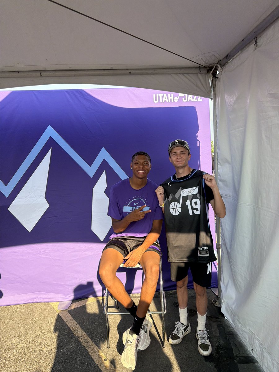 nickkeldr's tweet photo. I can say this summer was pretty good💜 ready for this season to start
#takenote #utahjazz #darrynpeterson #acebailey #egordemin #jaxsonhayes #showlove #utah #nba https://t.co/ppwBH5h3gO