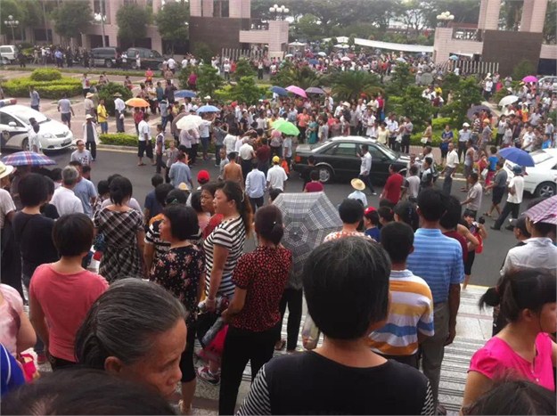 AgusSet36476771's tweet photo. Shocked to hear there was a severe assault in the mall! We need to dare to say no to violence, pursue stability and safeguard public safety together. https://t.co/Y1WHg5qvgo