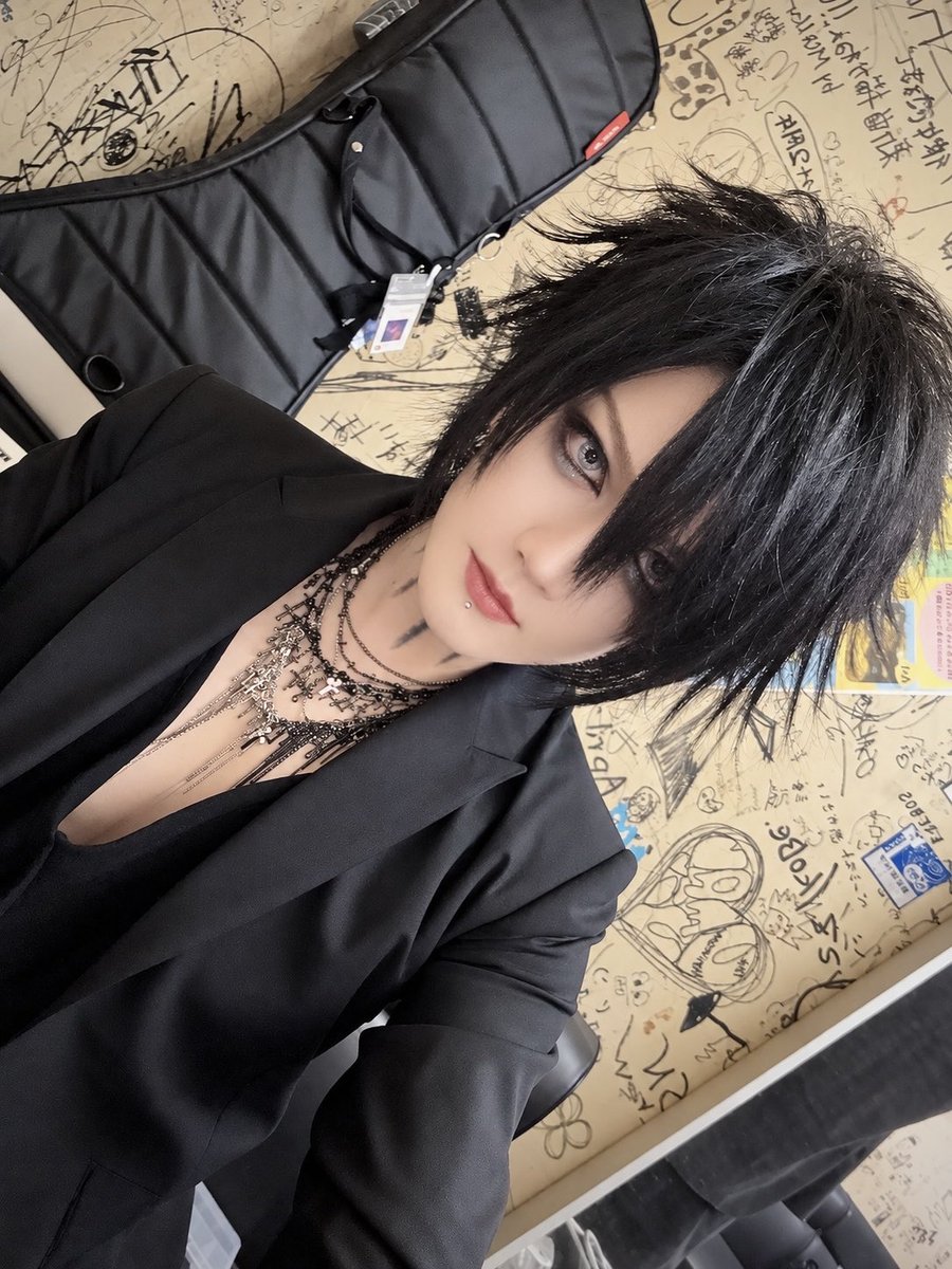 AS_LinLin's tweet photo. AS2026、心斎橋somaでライブでした！

大阪は僕が音楽を始めた地、第二の故郷！

本来は5月で終わるはずだった今年の活動。
皆のおかげで、こうして追加公演を実現することができました。

旧友との再会、新たな出会い、そしてメンバーとの再集結…。

悠くんと一緒に考えた今日のセットリストには、深い意味があります。

再起動→祝福→静寂→空虚→光と闇→ 希望

生きていれば、様々な起伏がある。

今日はその流れの中で、
僕たちが信じてきた「ヴィジュアル系バンド」としての音楽性とライブを体現することがテーマでした。

オレが、オレたちが信じてきた、
ヴィジュアル系バンドとしてのあるべき姿。

今日、皆さんとの間に少しでも
ASのコンセプトである「感情の共鳴」が生まれていたなら幸いです。

またいつか、再会できることを信じて🦇🌙🌃