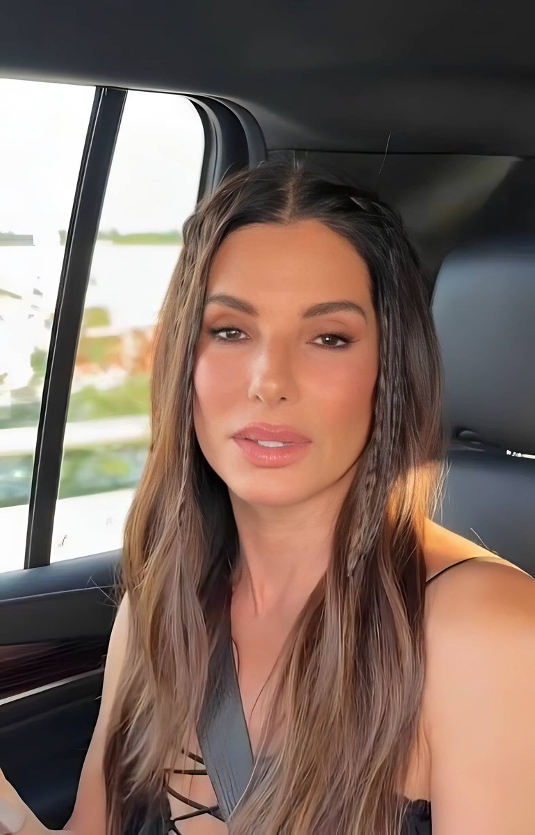 Sandrabulloc90s's tweet photo. How do I look today? https://t.co/BU9aue6B9h