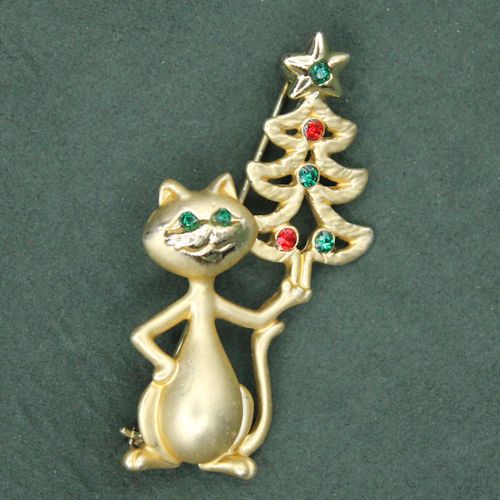 FlotsamMich's tweet photo. Some cats climb Christmas trees… this cat CARRIES one! Vintage JJ.
https://t.co/hvML7UDFIU
#vintage #brooch #designer #signed #figural #holiday #Christmas #cat #kitty #funny #JJ #etsyvintage https://t.co/Qzm7jYRDuw
