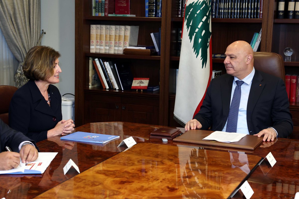 FAOLebanon's tweet photo. 🇱🇧 FAO DDG @BethBechdol, @FAOADG_NENA, @FAOemergencies Dir ,@FAOLebanon Rep @VQuattrola, in the presence of Minister @Nizar_Hani, met President Joseph Aoun to discuss conflict’s impact on 🇱🇧 agriculture, prioritizing affected areas &amp; turning urgent needs into investments https://t.co/aIbMuNWc06