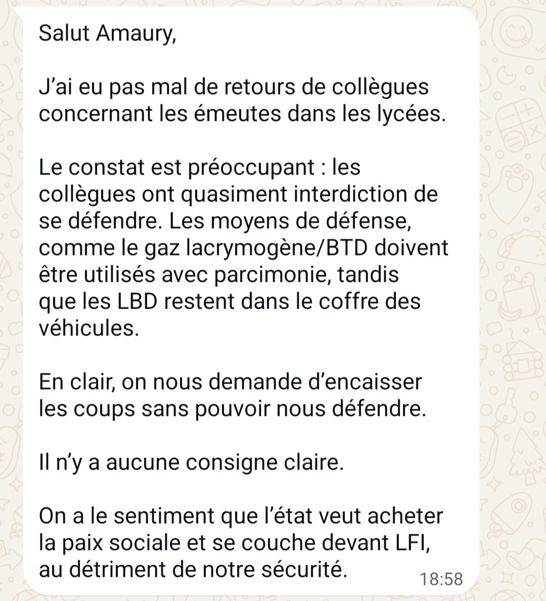 AmauryBrelet's tweet photo. 🔴 Lycées bloqués et violences : petit résumé de la crise par une source policière https://t.co/s8q37esDw5