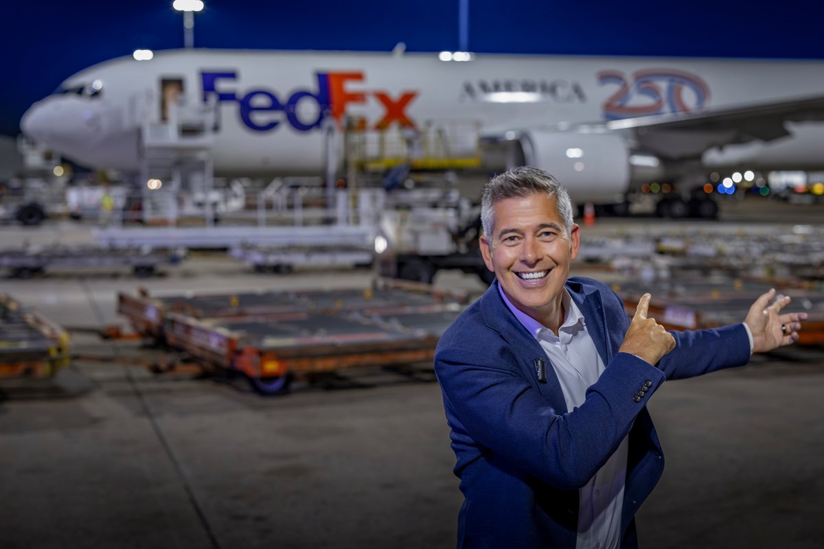 SecDuffy's tweet photo. While you sleep, 150 planes land at Frederick W. Smith International Airport to deliver millions of FedEx packages to the FedEx Memphis World Hub 📦 ✈️

Our air traffic controllers land a plane every 90 seconds — an incredible dance that gets your packages to you FAST.

But cargo demand is set to jump 10% over the next decade - and with more passenger flights, eVTOLs, and drones… our skies are only getting busier

We HAVE to finish modernizing air traffic control. Thank you @FedEx for backing the Modern Skies Act — let's get it DONE and keep America's supply chain moving‼️