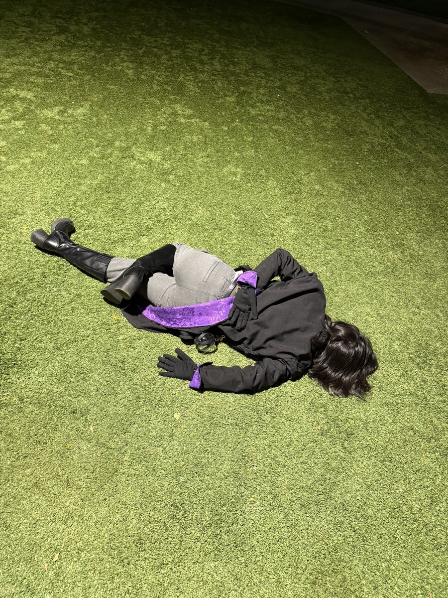 r1ssas's tweet photo. happy thursday! this is how i'll be feeling during the schemers episode tonight #criticalrolecosplay #occtistachonis https://t.co/GwpqUmP0ey