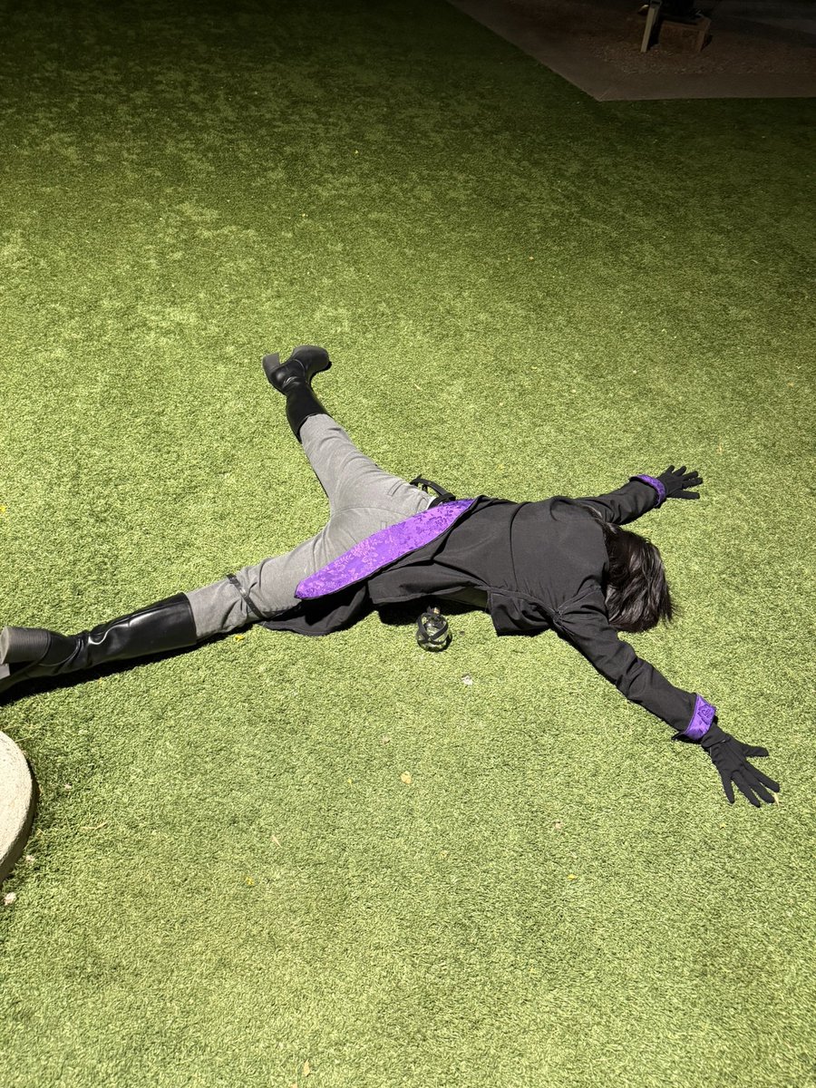 r1ssas's tweet photo. happy thursday! this is how i'll be feeling during the schemers episode tonight #criticalrolecosplay #occtistachonis https://t.co/GwpqUmP0ey
