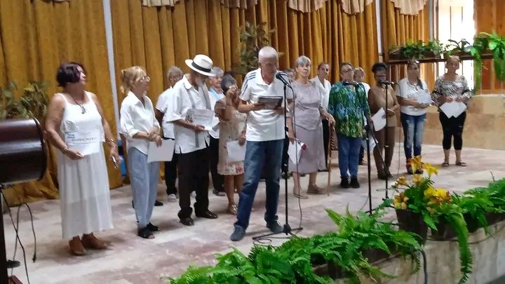 Niurquisoria's tweet photo. Celebración por el día del Adulto Mayor y el 25 aniversario de la creación de la cátedra Raúl Ferrer en #SanctiSpíritusEnMarcha @Colina_CTCuba @EkaterinaGowen @DeivyPrezMartn1 @Ctcpro https://t.co/5wnWMrl1zN